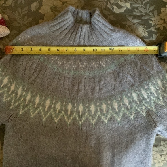 Artelier Nicole Miller Fate aisle cable sweater. - Picture 10 of 14